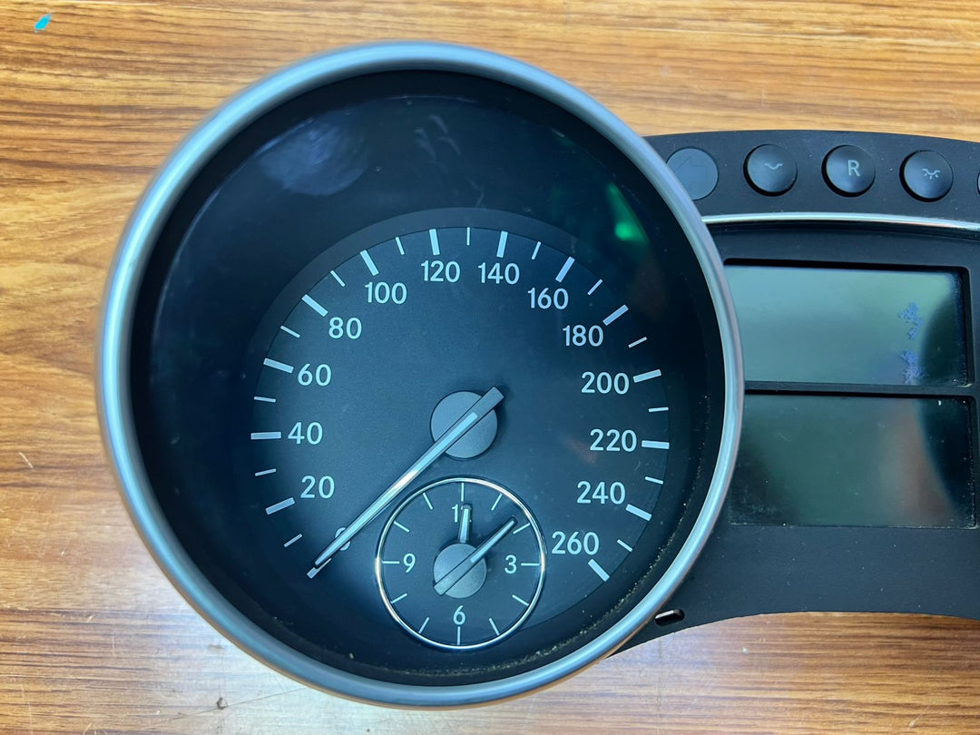 Mercedes-Benz ML-Class Speedometer Instrument Cluster A1645403947 W164 ML GL OEM