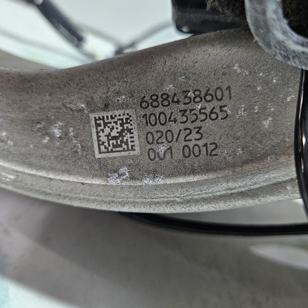 OEM BMW 5 8 Series G30 G14 G15 G16 Front Wheel Hub BEARING Front Right 6884386