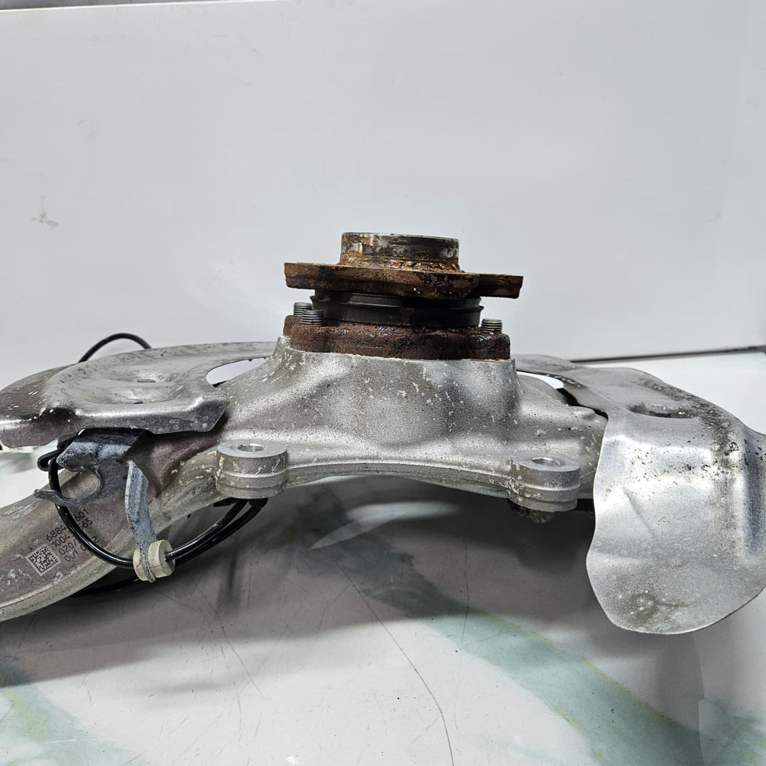 OEM BMW 5 8 Series G30 G14 G15 G16 Front Wheel Hub BEARING Front Right 6884386