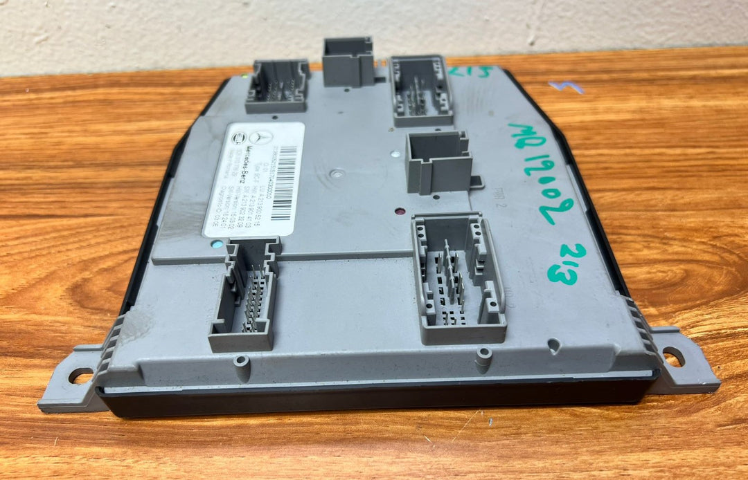 2017-2018 Mercedes-Benz E300 E400 Control Unit A2139005215 W213 E-Class OEM
