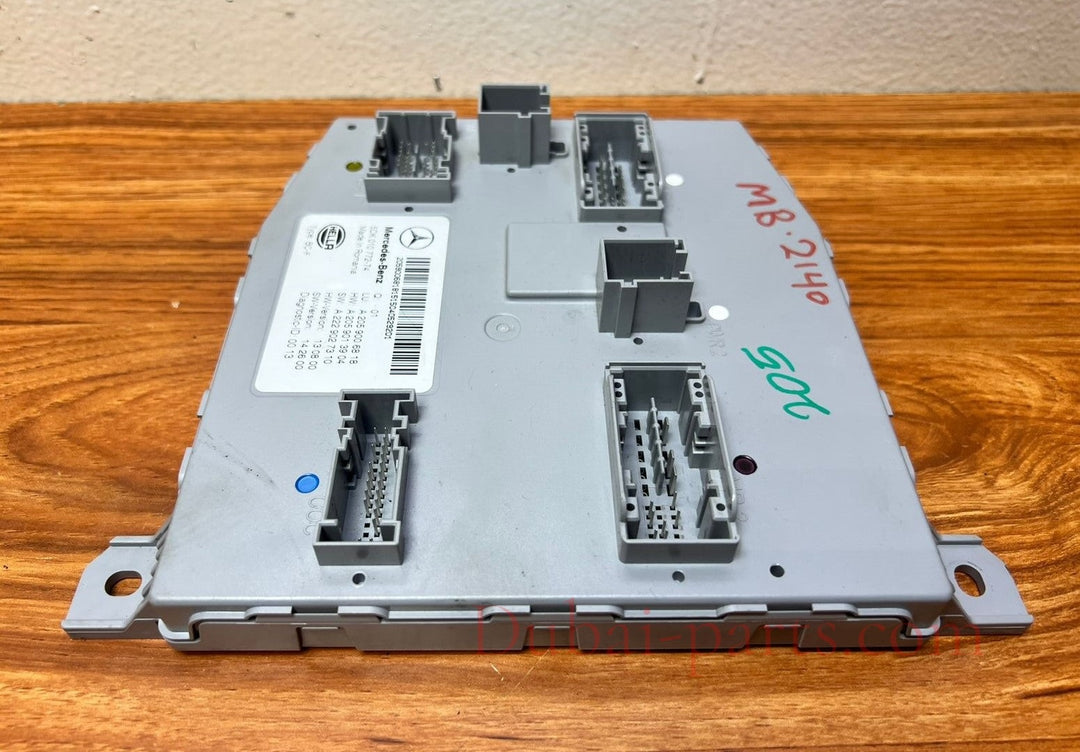 Mercedes-Benz Front SAM Body Control Module A2059006818 C-Class W205 OEM