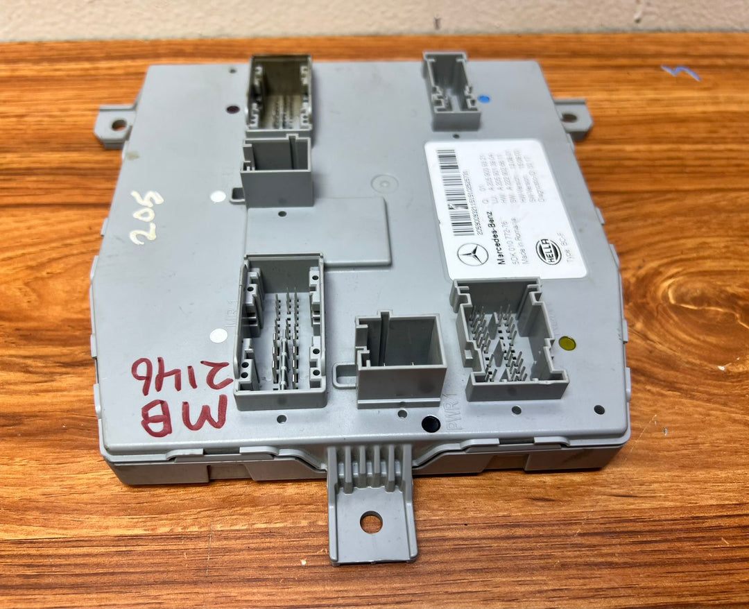 Mercedes-Benz C-Class Front SAM Body Control Module A2059009321 W205 OEM
