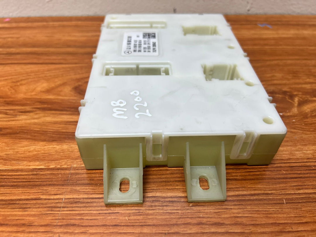 Mercedes-Benz Rear SAM Control Unit A1669003308 W166 ML350 GL450 OEM