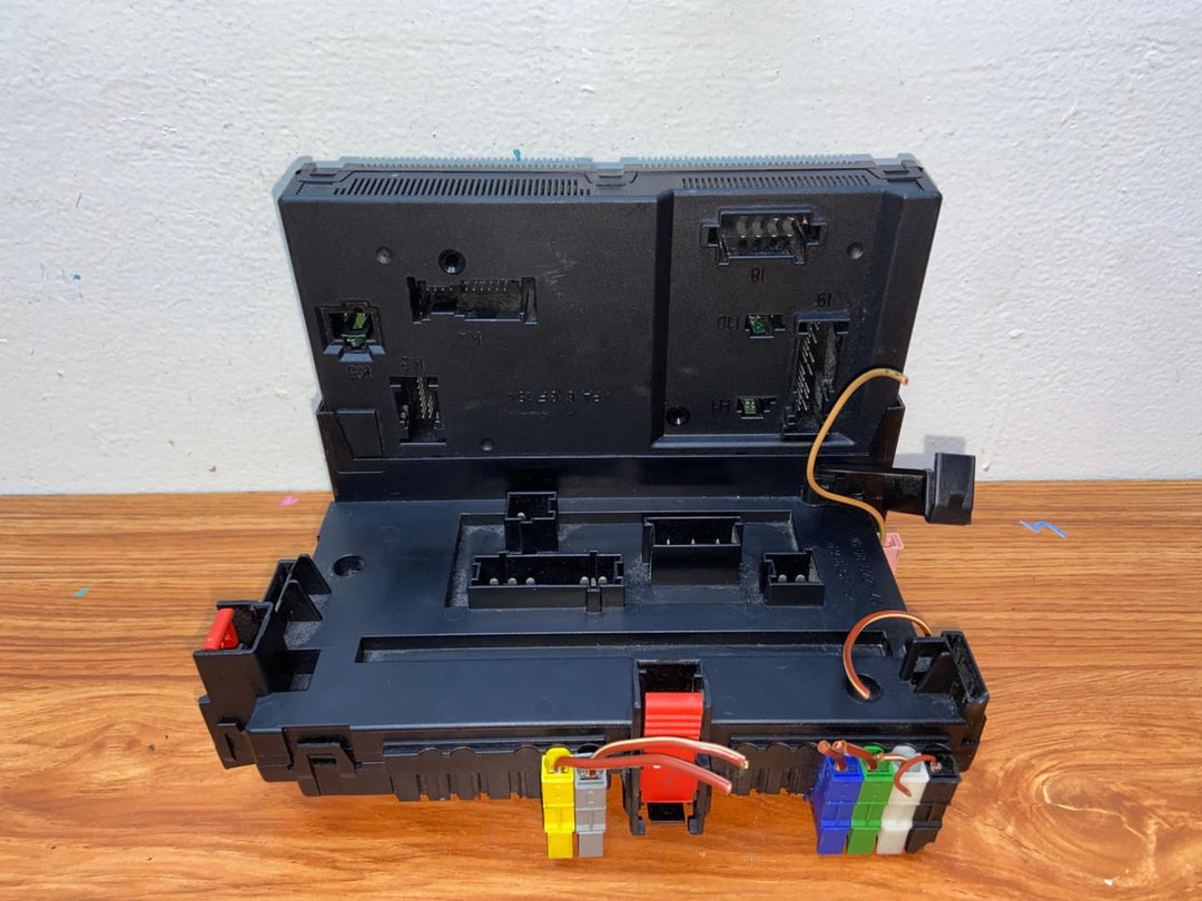 Mercedes-Benz S400 W221 Rear SAM Fuse Box Control Module A2219006902 A2219003602 OEM