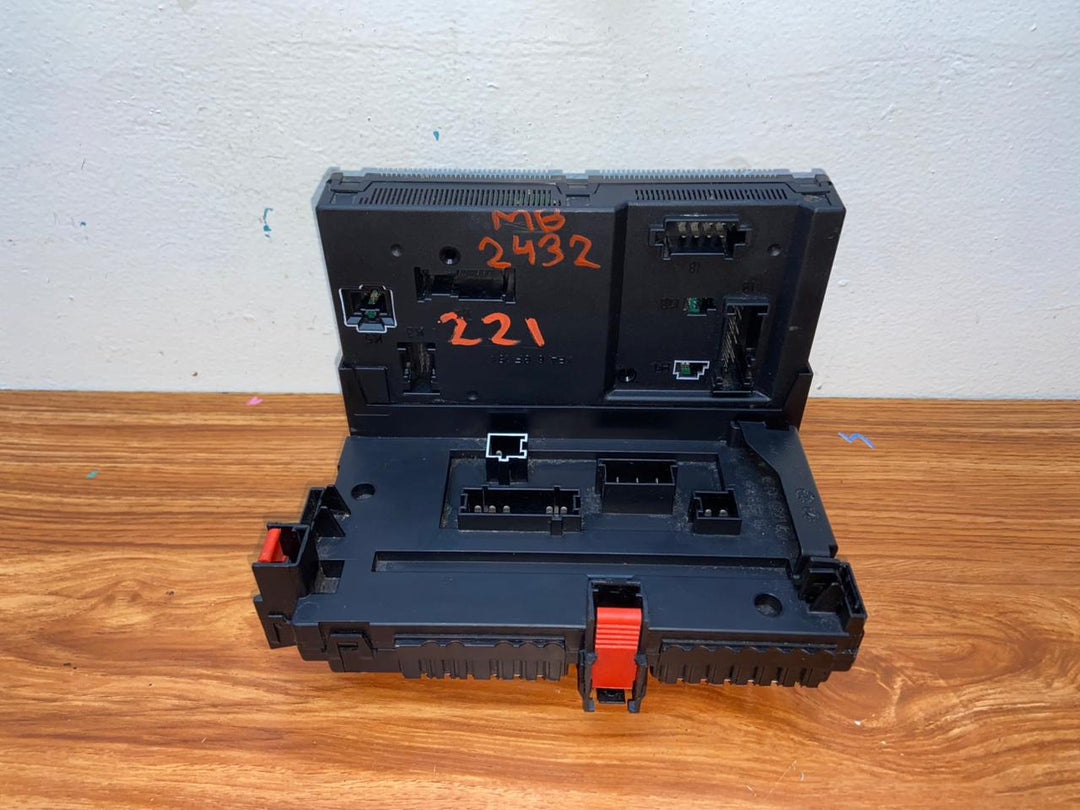 Mercedes-Benz S550 W221 Rear SAM Fuse Box Control Module A2215402050 A2215454932 OEM