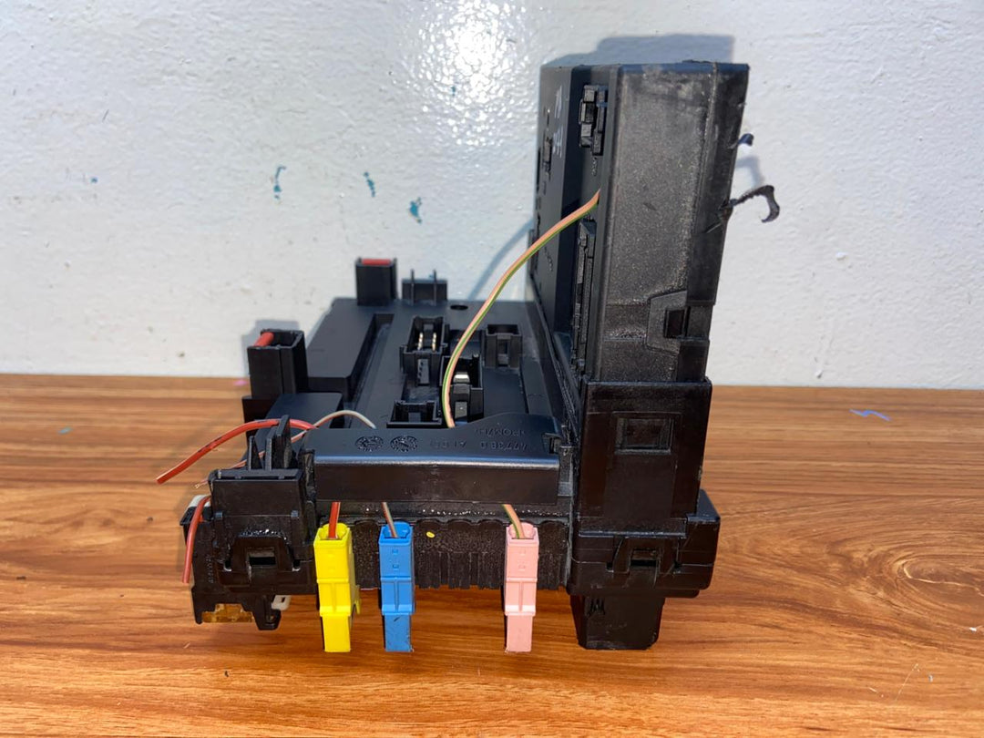 Mercedes-Benz S550 W221 Rear SAM Fuse Box Control Module A2219003001 A2219003101 OEM