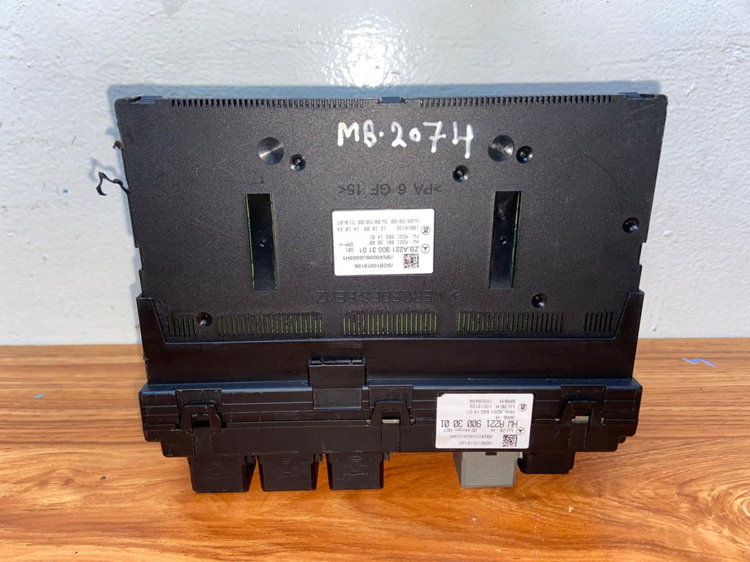 Mercedes-Benz S550 W221 Rear SAM Fuse Box Control Module A2219003001 A2219003101 OEM
