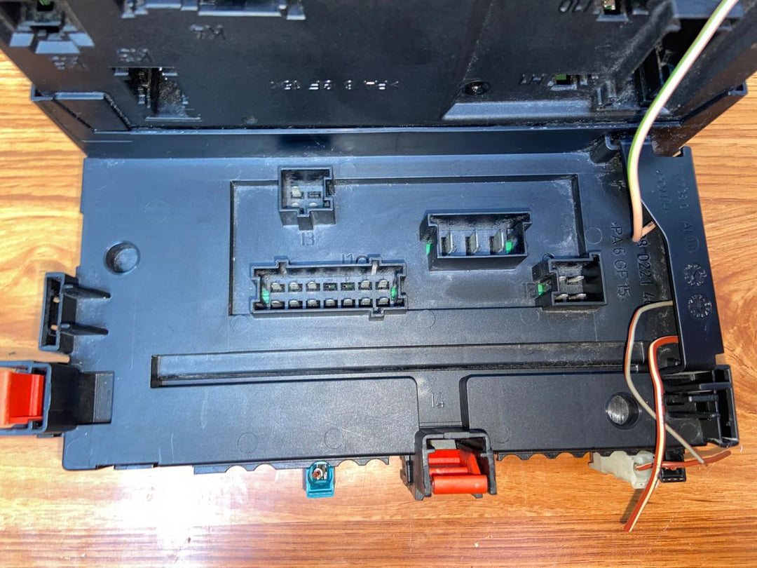 Mercedes-Benz S550 W221 Rear SAM Fuse Box Control Module A2219003001 A2219003101 OEM