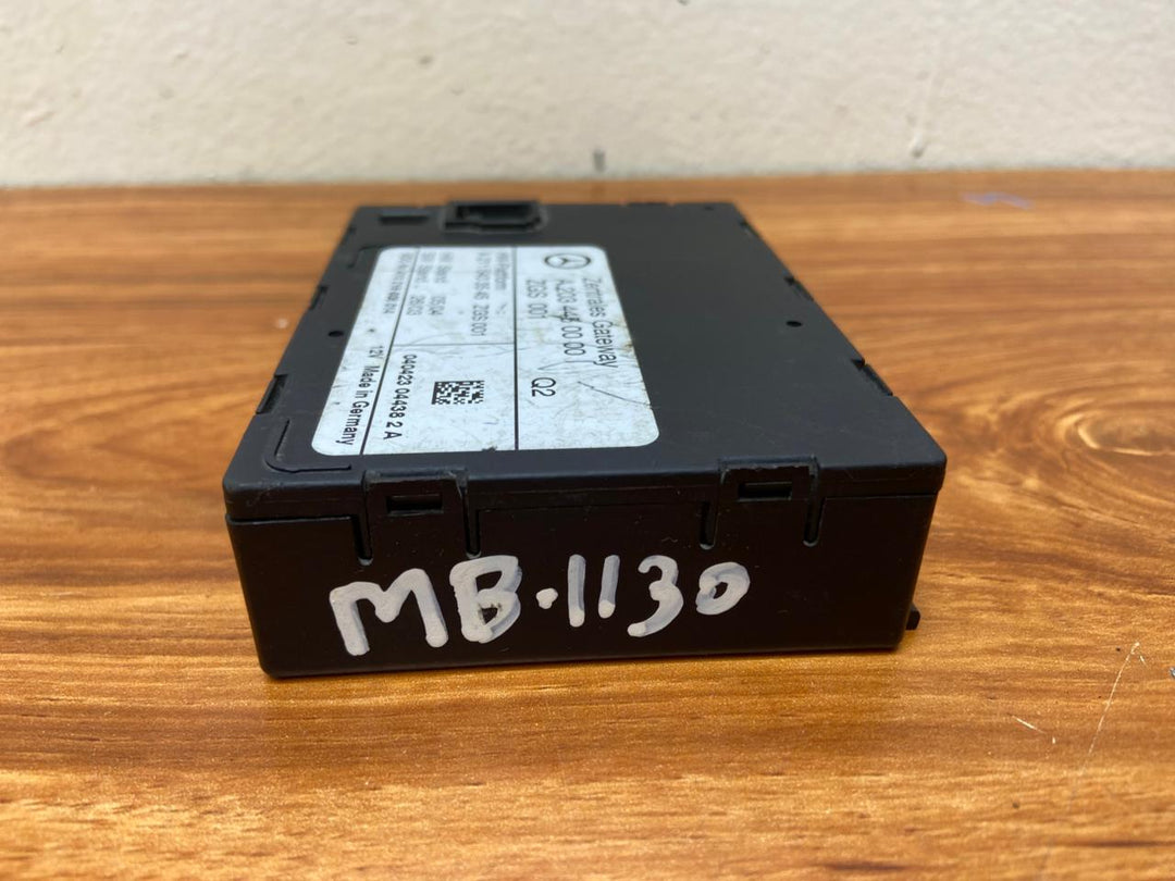 Mercedes-Benz Central Gateway Control Unit Module A2034450000 C-Class W203 OEM