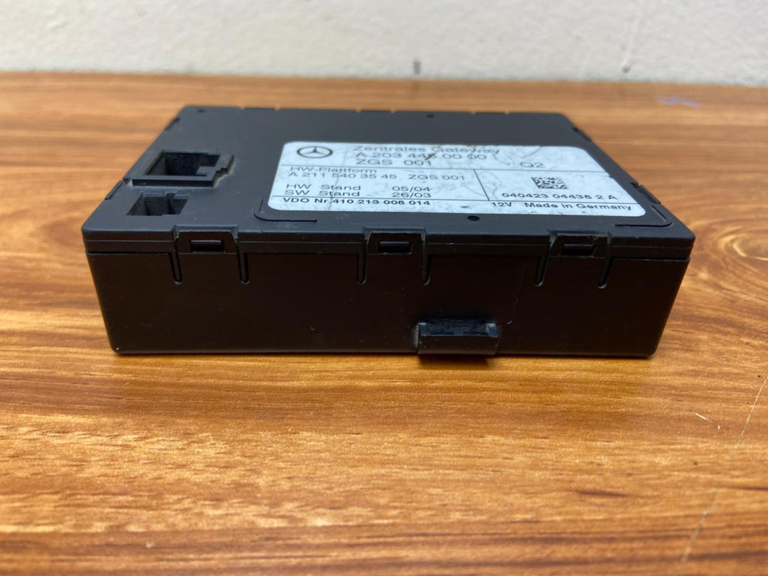 Mercedes-Benz Central Gateway Control Unit Module A2034450000 C-Class W203 OEM