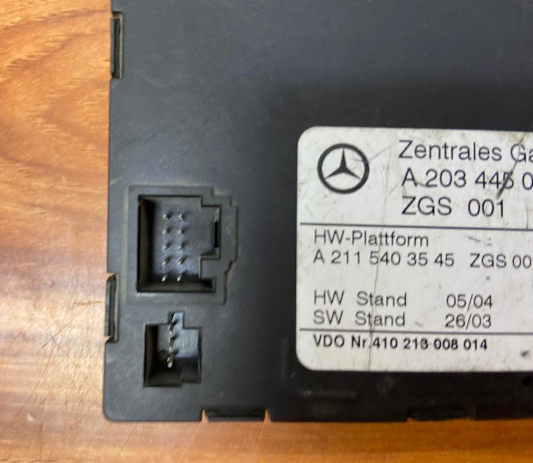 Mercedes-Benz Central Gateway Control Unit Module A2034450000 C-Class W203 OEM