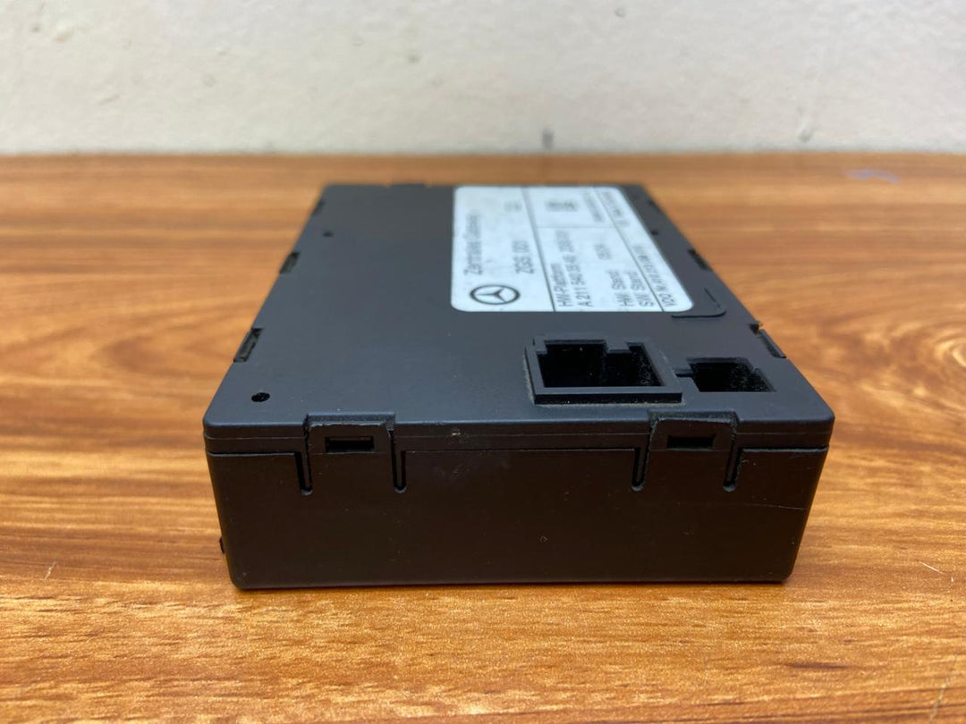 Mercedes-Benz Central Gateway Control Module A2115403545 W203 W211 OEM