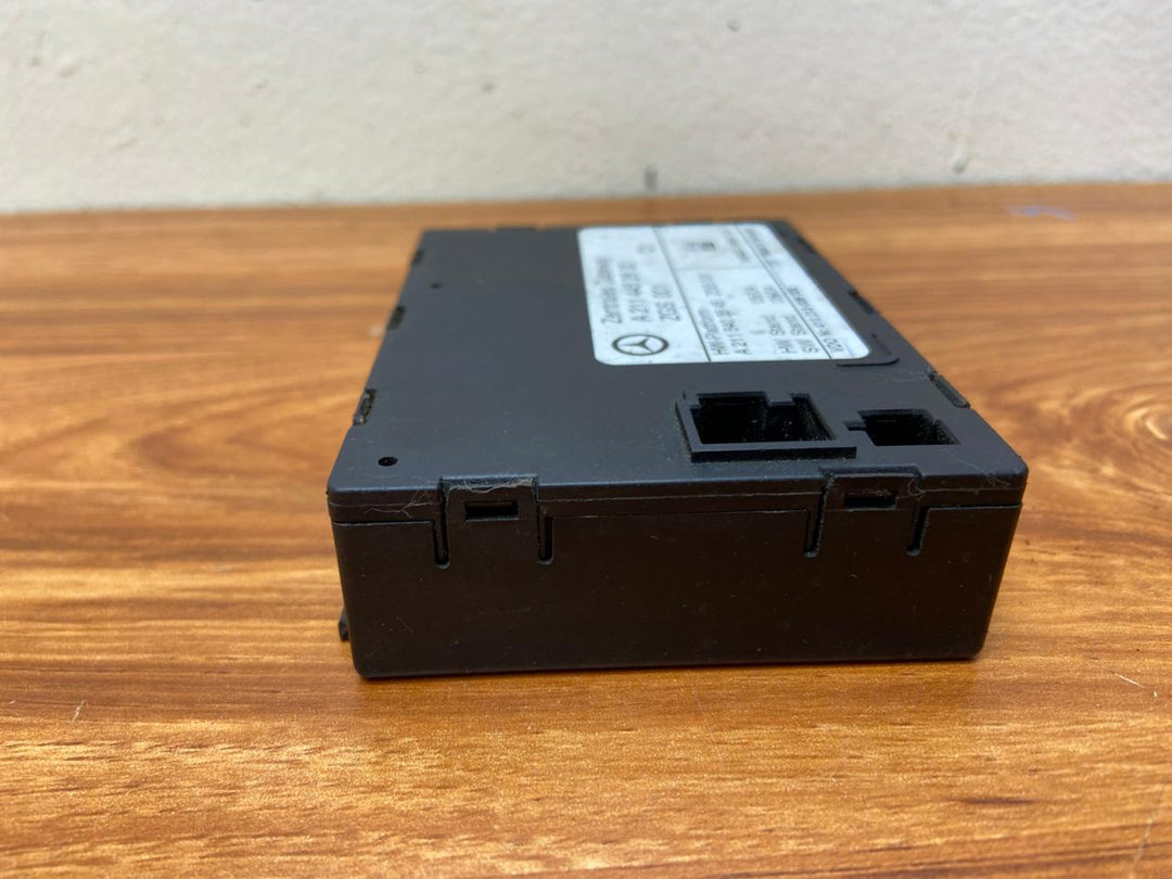 2003-2009 Mercedes-Benz E-Class Gateway Control Module A2114452600 W211 OEM