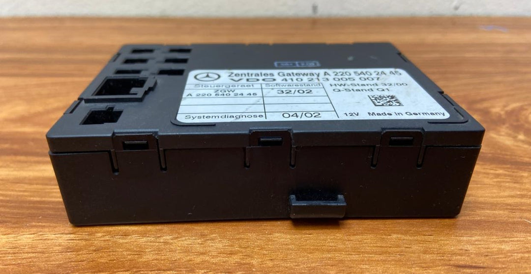 Mercedes-Benz S-Class W220 Central Gateway Control Unit Module A2205402445 OEM