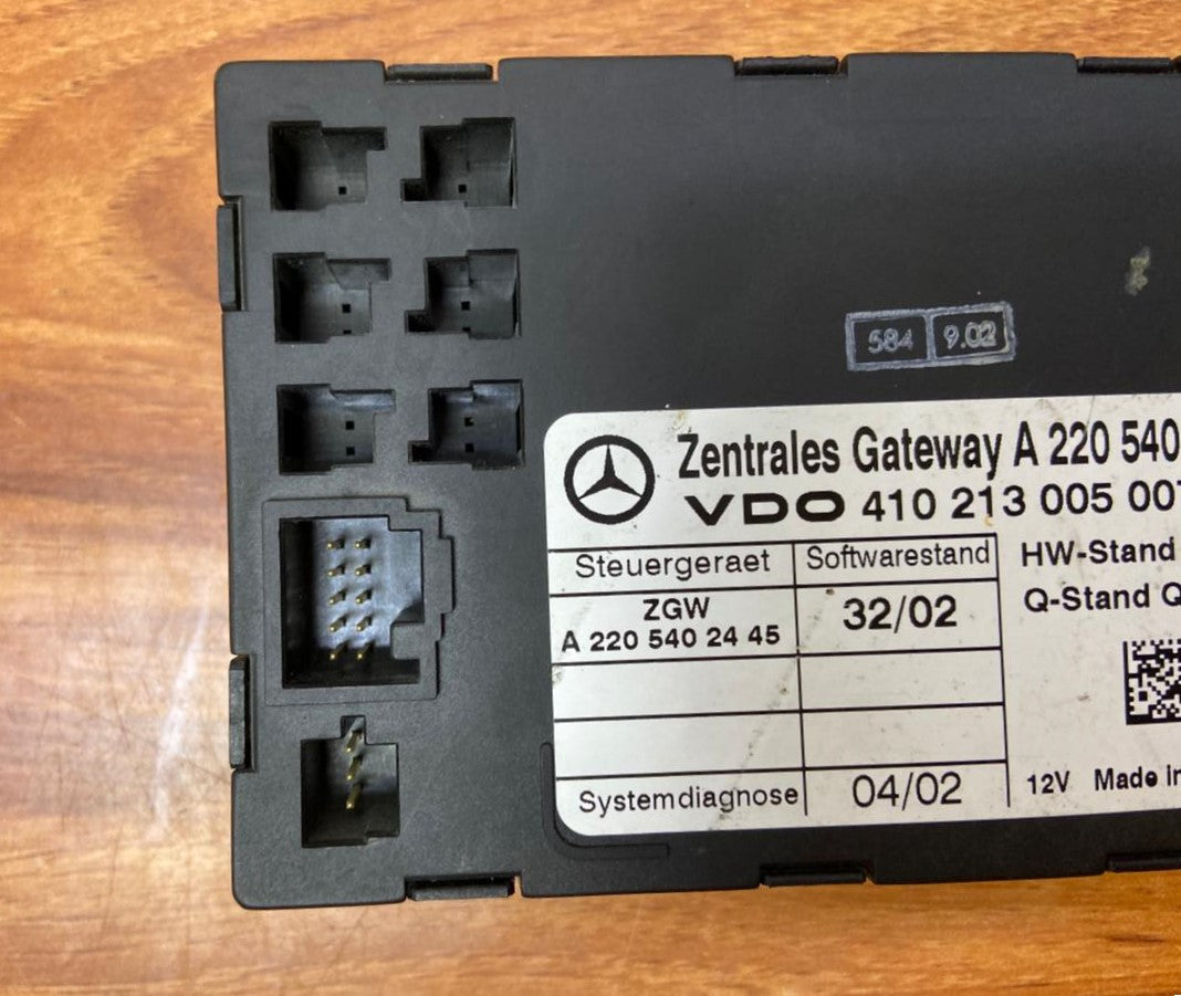 Mercedes-Benz S-Class W220 Central Gateway Control Unit Module A2205402445 OEM
