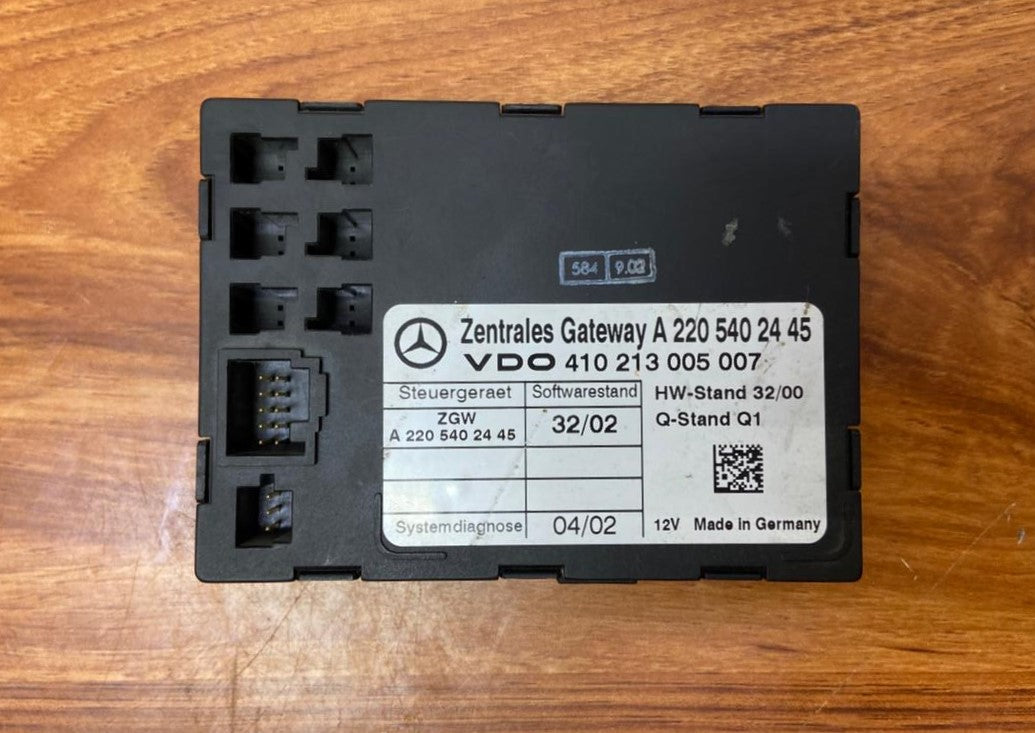 Mercedes-Benz S-Class W220 Central Gateway Control Unit Module A2205402445 OEM