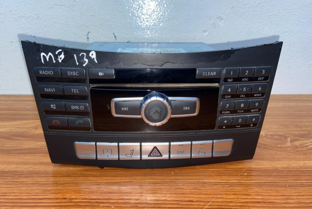 Mercedes-Benz Head Unit CD Player A2129008624 E-Class W212 OEM Radio Audio