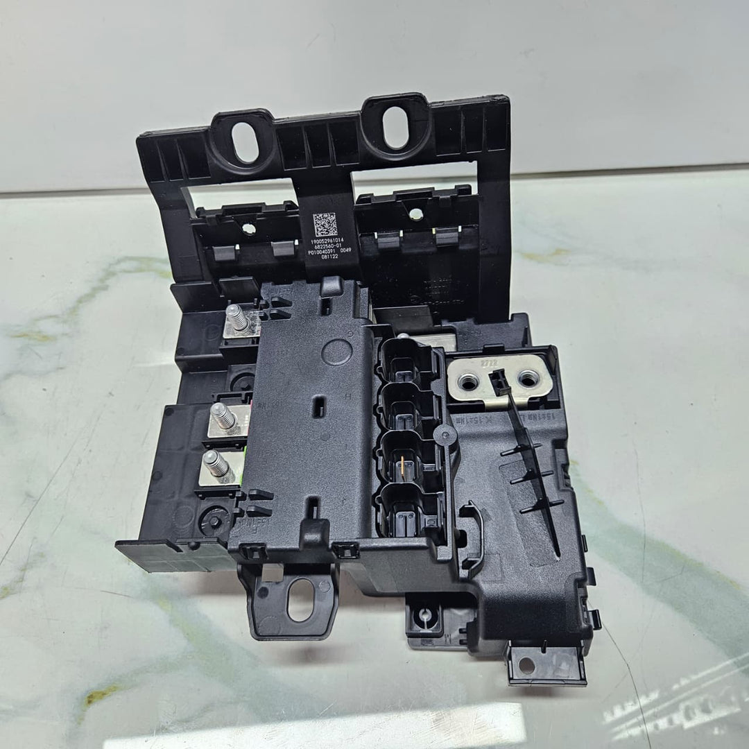 Genuine BMW 5 Series G30 G31 Power Distribution Box Rear 6822560 Brand New