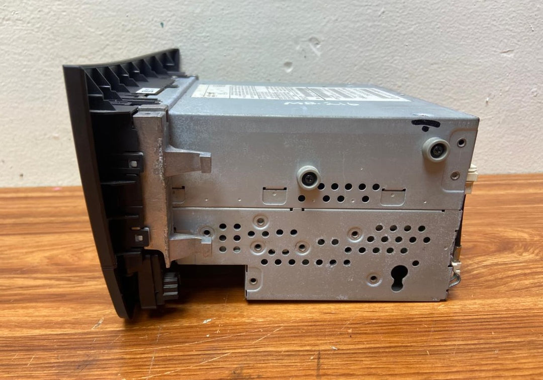Mercedes-Benz Head Unit CD Player A2049004311 C-Class W204 OEM Radio Audio