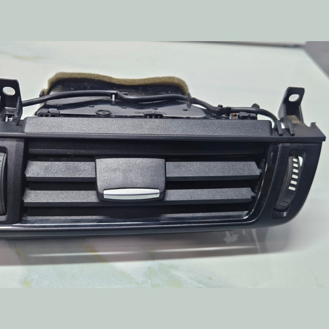 2012-2018 BMW X5 F15 Dashboard Center Air Vent Grille 9252648 OEM USED