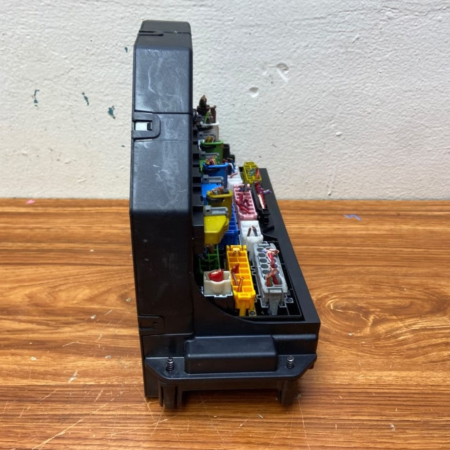 2008-2010 Mercedes-Benz W204 C-Class C250 Front SAM Fuse Box A204 5455501 OEM