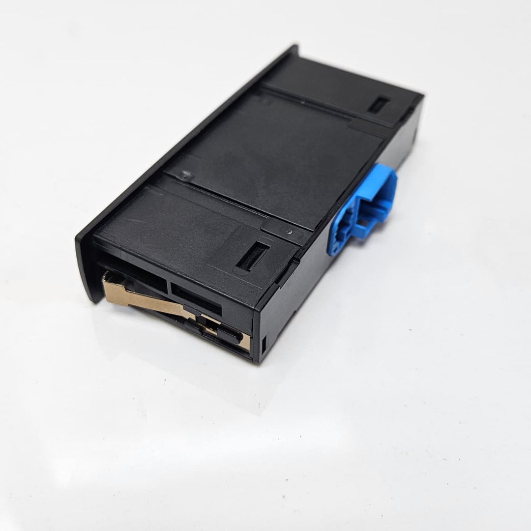 A1728202826-2016-2022 Mercedes-Benz GLC300 GLA200 E300 USB Hub Control Module