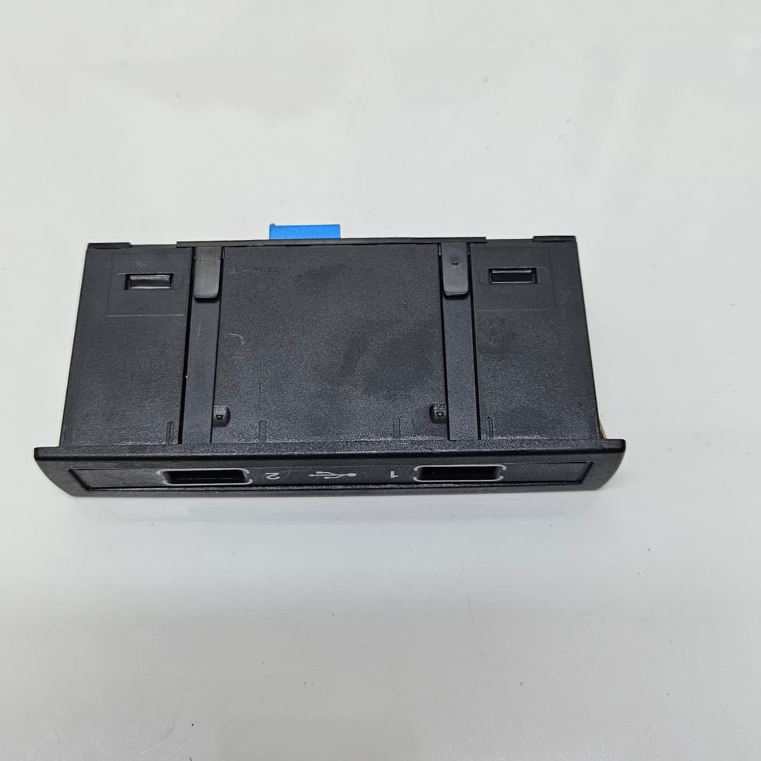A1728202826-2016-2022 Mercedes-Benz GLC300 GLA200 E300 USB Hub Control Module