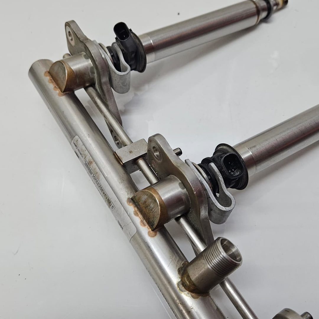 A2760703995-2012-2015 Mercedes-Benz ML350 C218 W204 S204 C204 Fuel Rail OEM