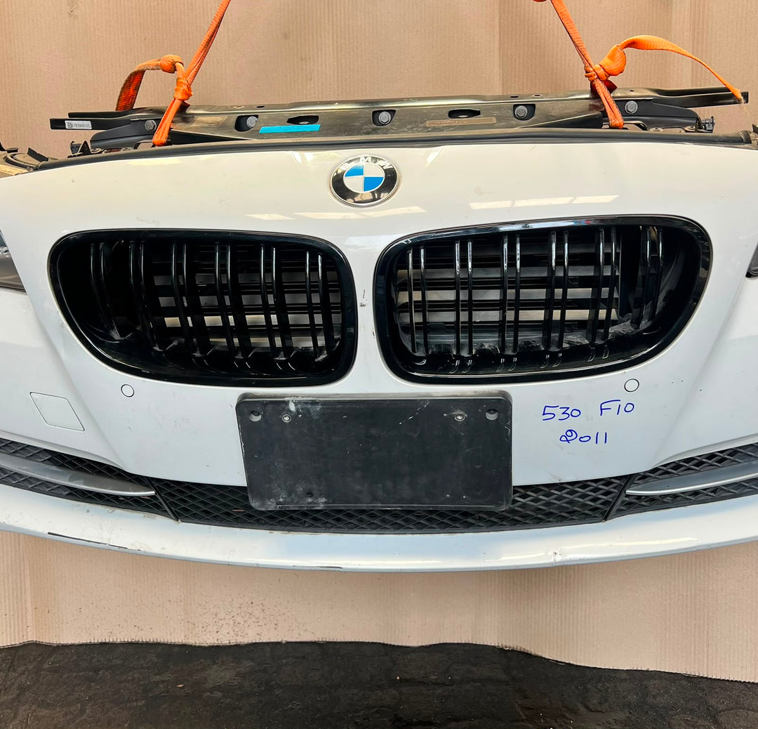 BMW F10 2011 530i WHITE COMPLETE NOSE CUT FRONT BUMPER XENON DYNAMIC HEADLIGHTS GRILLE OEM USED