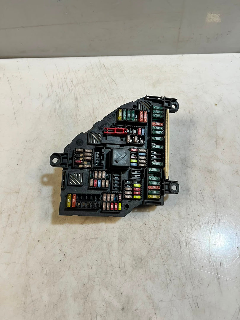 BMW 528i 535i 550i F10 F11 Power Distribution Fuse Box 9234423 OEM 2010-2016