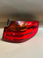Bild in die Galerieansicht laden, 2015 BMW 320i GT F34 Rear Right Tail Light 2575336 7286038 OEM