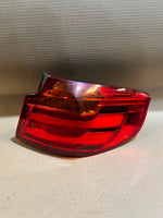 Bild in die Galerieansicht laden, 2015 BMW 320i GT F34 Rear Right Tail Light 2575336 7286038 OEM