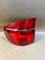Bild in die Galerieansicht laden, BMW X5 E70 X5M LCI Rear Left Outer Tail Light 7227791 OEM 2011-2013