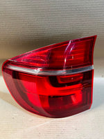 Bild in die Galerieansicht laden, BMW X5 E70 X5M LCI Rear Left Outer Tail Light 7227791 OEM 2011-2013