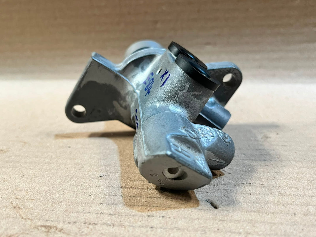 2010 BMW X1 E84 xDrive20d Brake Master Cylinder Hydraulic Pump Used Genuine OEM