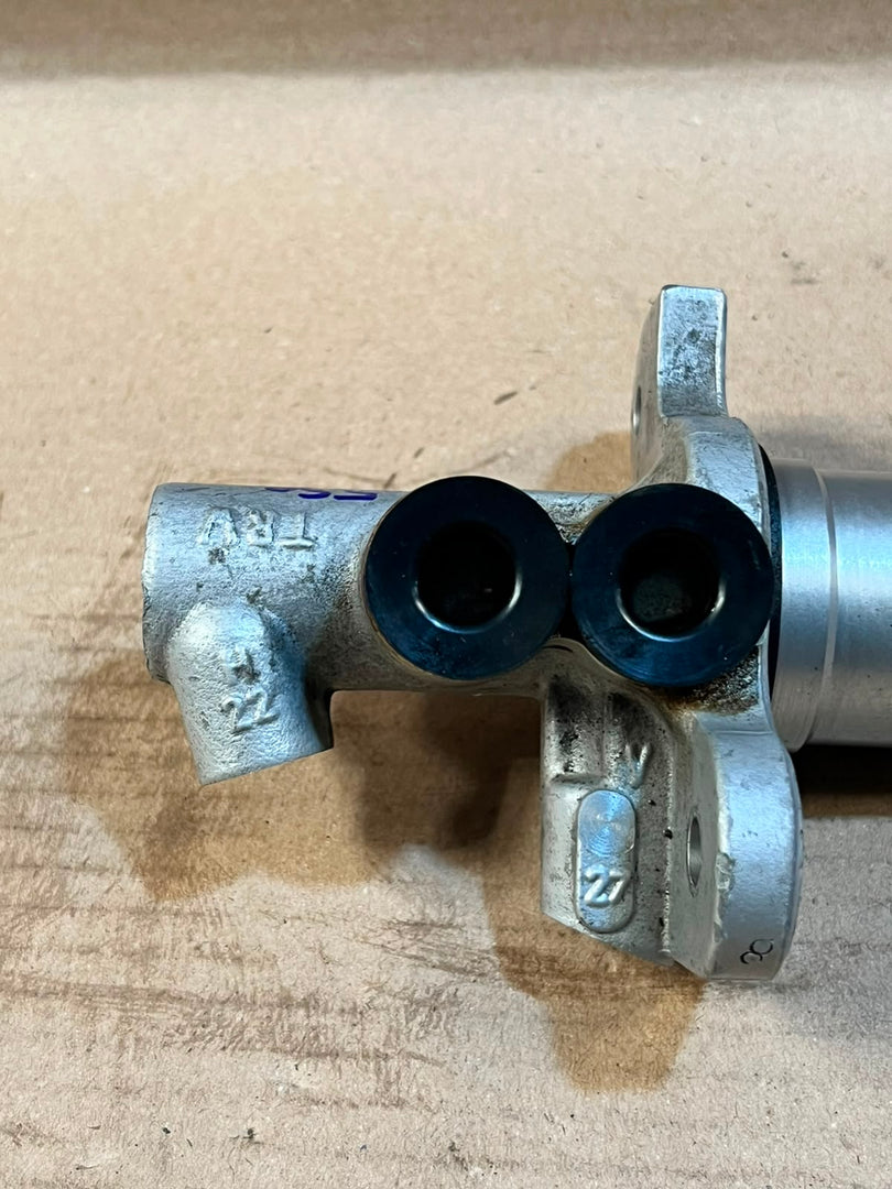 2012 BMW 5 Series F10 520d 528i 535i 550i Brake Master Cylinder Used Genuine OEM