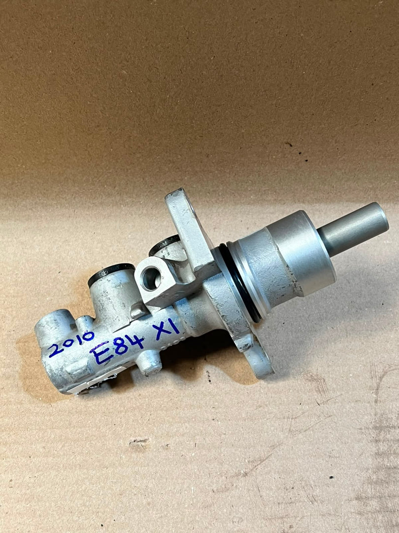 2010 BMW X1 E84 Brake Master Cylinder Used Genuine OEM