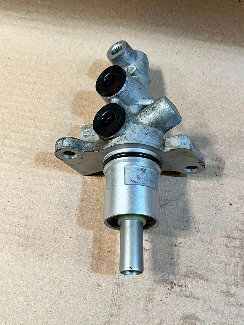 2010 BMW X1 E84 Brake Master Cylinder Used Genuine OEM