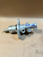 Bild in die Galerieansicht laden, 2001 BMW 5 Series E39 Brake Master Cylinder Used Genuine OEM