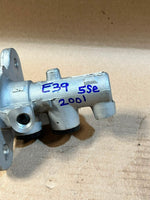 Bild in die Galerieansicht laden, 2001 BMW 5 Series E39 Brake Master Cylinder Used Genuine OEM