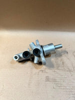 Bild in die Galerieansicht laden, 2001 BMW 5 Series E39 Brake Master Cylinder Used Genuine OEM