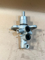 Bild in die Galerieansicht laden, 2001 BMW 5 Series E39 Brake Master Cylinder Used Genuine OEM