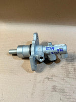 Bild in die Galerieansicht laden, 2001 BMW 5 Series E39 Brake Master Cylinder Used Genuine OEM