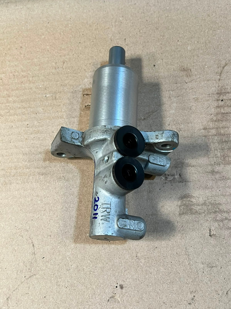 2011 BMW X5 E70 Brake Master Cylinder Used Genuine OEM