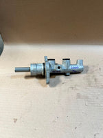 Bild in die Galerieansicht laden, 2000 BMW 7 Series E38 Brake Master Cylinder Used Genuine OEM