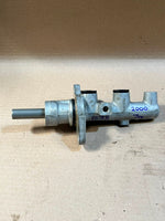 Bild in die Galerieansicht laden, 2000 BMW 7 Series E38 Brake Master Cylinder Used Genuine OEM