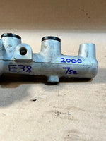 Bild in die Galerieansicht laden, 2000 BMW 7 Series E38 Brake Master Cylinder Used Genuine OEM
