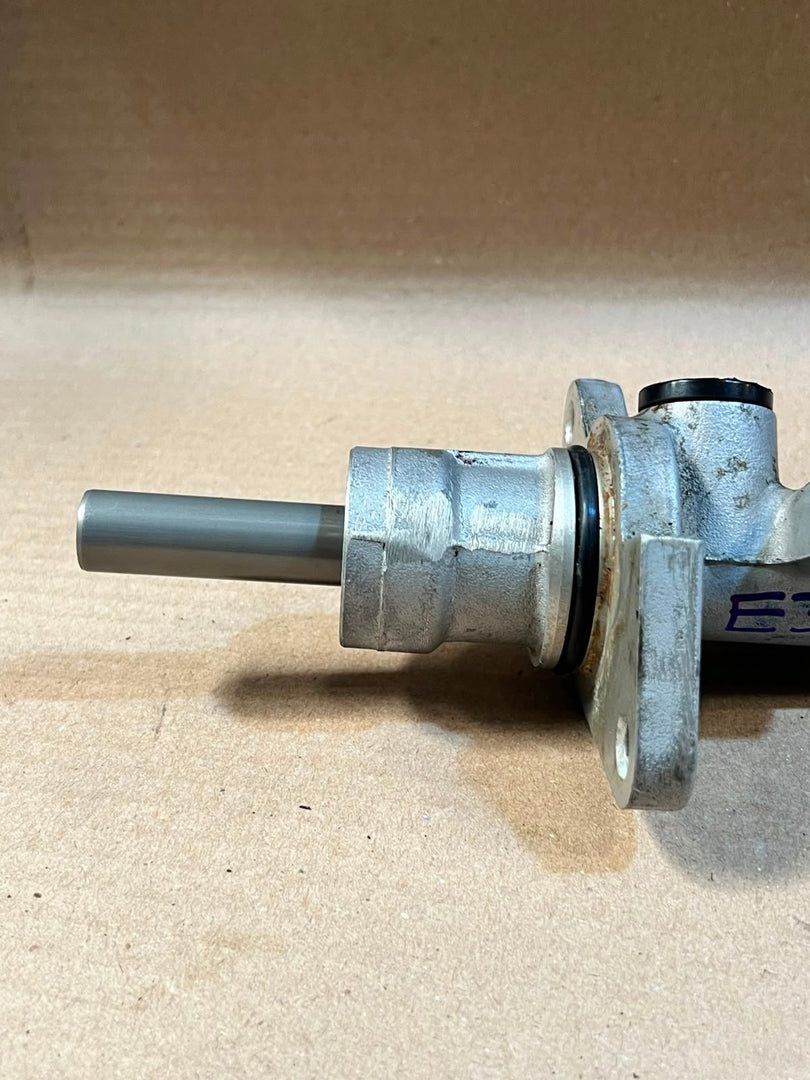2000 BMW 7 Series E38 Brake Master Cylinder Used Genuine OEM