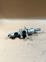 Bild in die Galerieansicht laden, 2000 BMW 7 Series E38 Brake Master Cylinder Used Genuine OEM