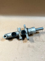 Bild in die Galerieansicht laden, 2000 BMW 7 Series E38 Brake Master Cylinder Used Genuine OEM